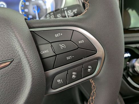 New 2026 Chrysler Pacifica Pinnacle w/ Trailer Tow Group AWD/4WD image 21