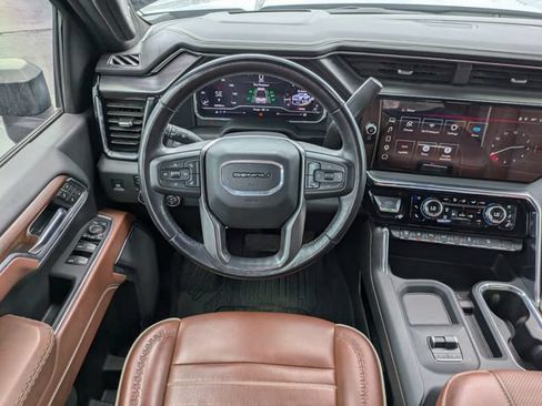 Used 2025 GMC Sierra 3500 Denali Ultimate AWD/4WD image 17