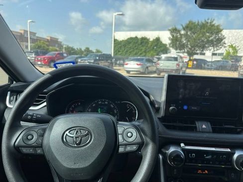 Used 2024 Toyota RAV4 XLE FWD image 10