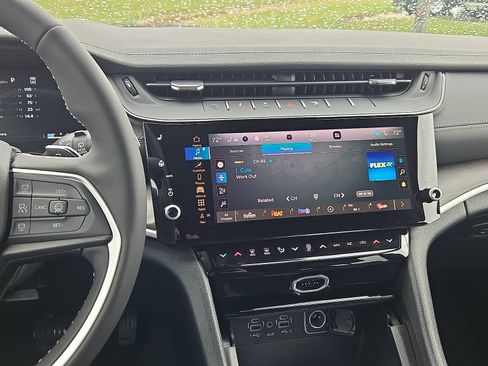 New 2026 Jeep Grand Cherokee L Limited image 13