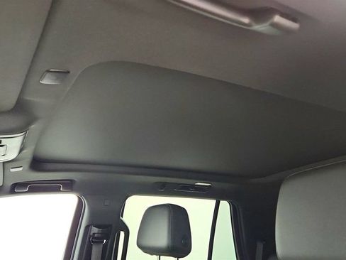 Used 2023 Chevrolet Tahoe Z71 w/ Luxury Package AWD/4WD image 10