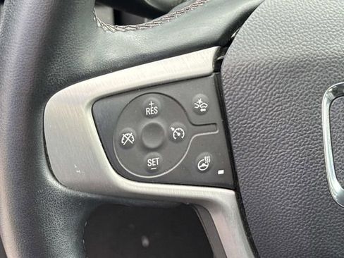 Used 2023 GMC Terrain SLT image 28