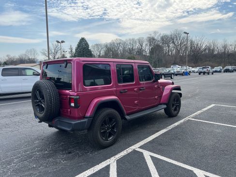 Used 2022 Jeep Wrangler Unlimited Sahara image 6