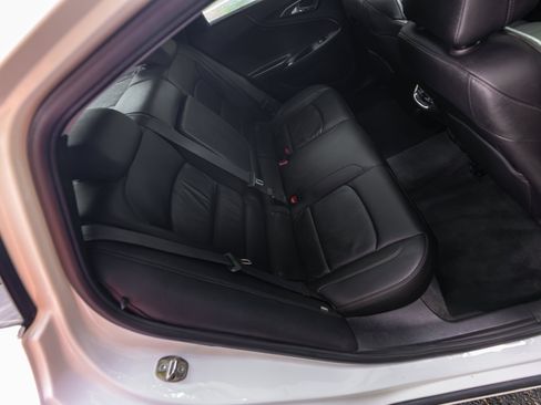 Used 2022 Chevrolet Malibu LT w/ Leather Package FWD image 16