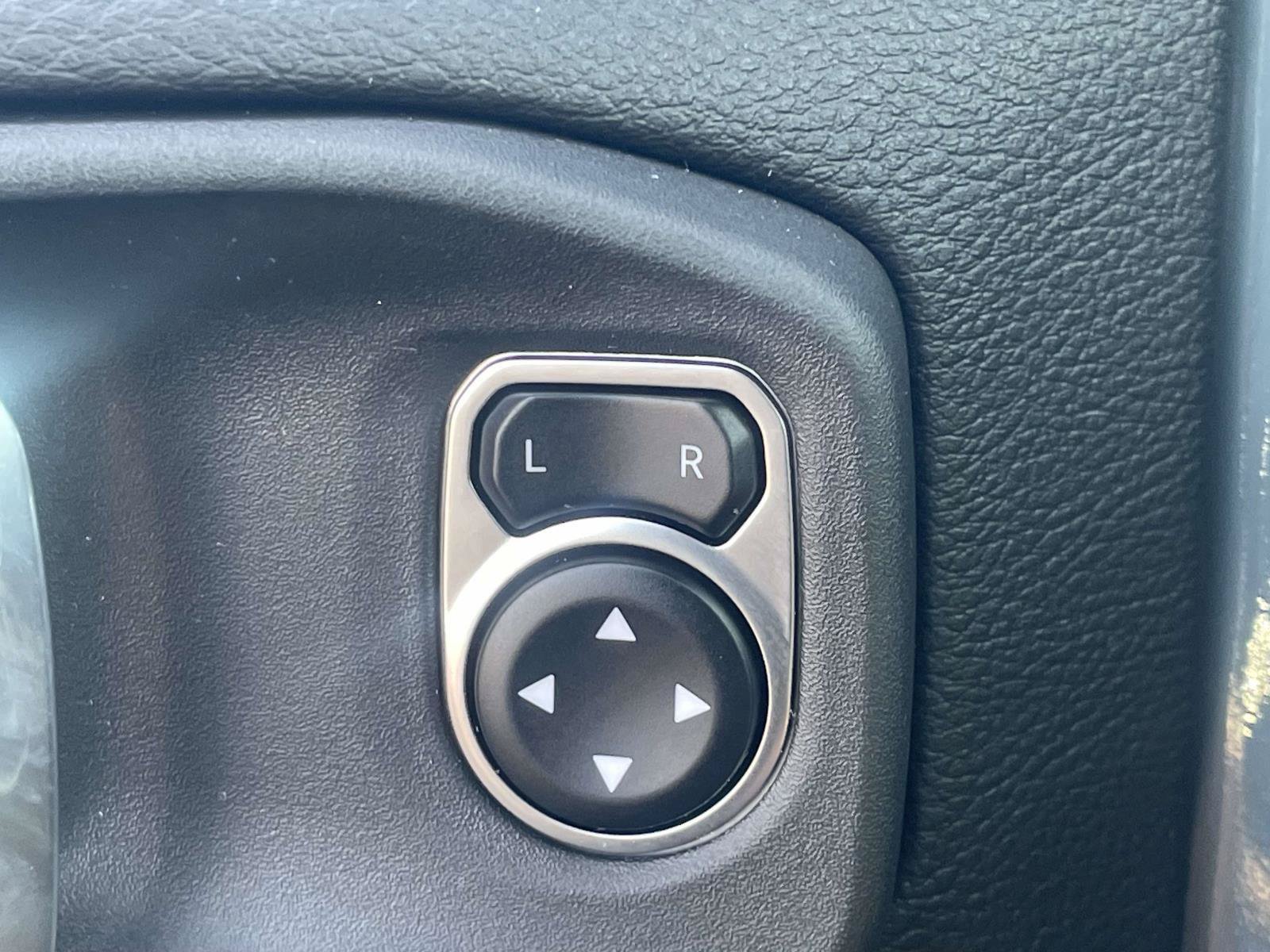 Used 2024 Jeep Wrangler Unlimited Sahara AWD/4WD image 34