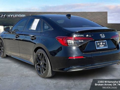 Used 2023 Honda Civic Sport image 6