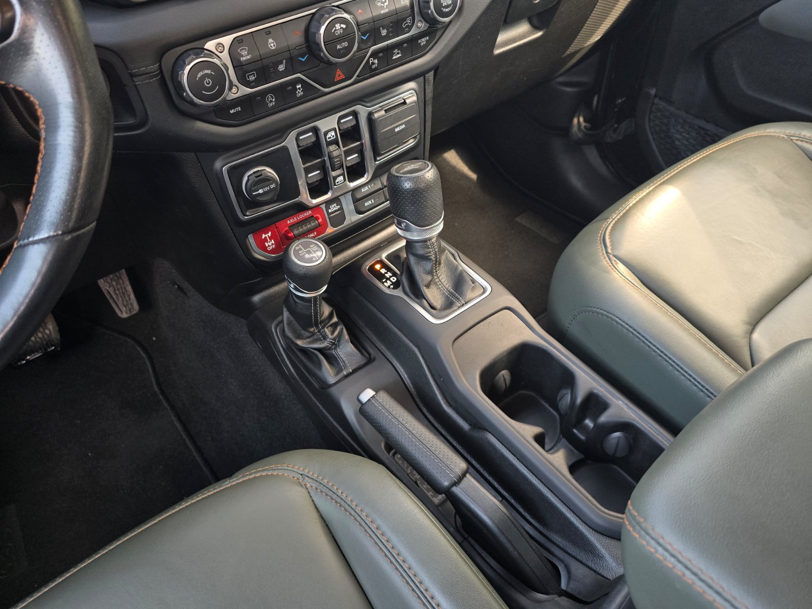 Used 2024 Jeep Gladiator Mojave AWD/4WD image 20