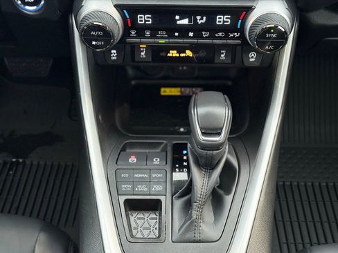 Used 2023 Toyota RAV4 XLE Premium image 28