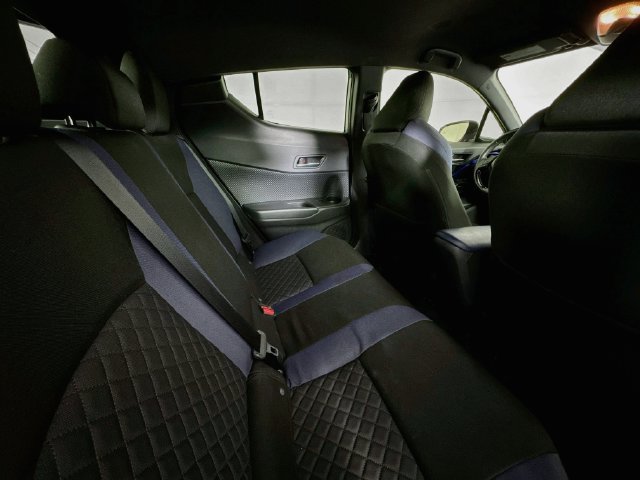 Used 2020 Toyota C-HR XLE FWD image 24
