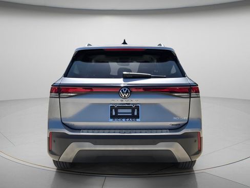 Certified 2025 Volkswagen Tiguan SE AWD/4WD image 5