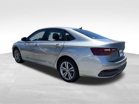 Used 2024 Volkswagen Jetta SE FWD image 5