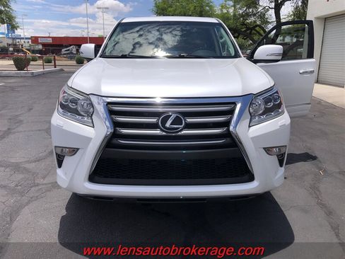 Used 2017 Lexus GX 460 Luxury w/ Preferred Accessory Package AWD/4WD image 4