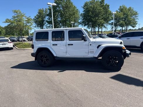 Used 2019 Jeep Wrangler Unlimited Sahara w/ Uconnect 4C Nav & Sound Group AWD/4WD image 8