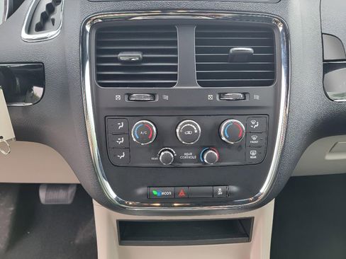 Used 2017 Dodge Grand Caravan SXT FWD image 20