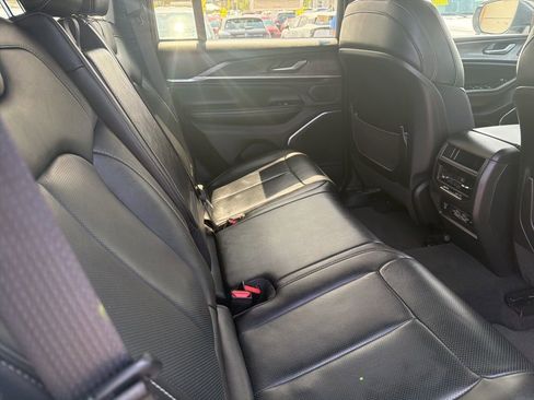 Used 2023 Jeep Grand Cherokee Overland AWD/4WD image 14