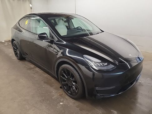 Used 2021 Tesla Model Y Long Range AWD/4WD image 5