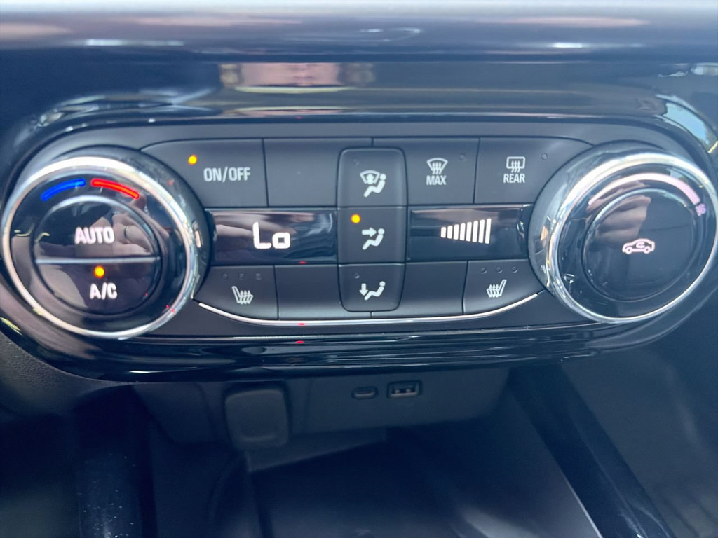 Used 2025 Chevrolet Trax ACTIV w/ Sunroof Package FWD image 20