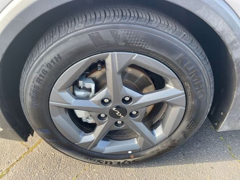 Used 2025 Kia K4 LXS image 30