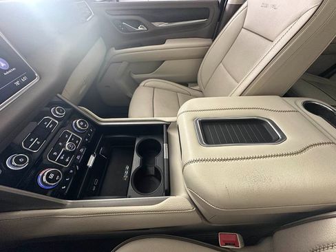 Used 2021 GMC Yukon Denali w/ Denali Premium Package image 33