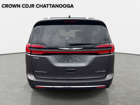 Used 2023 Chrysler Pacifica Limited image 4