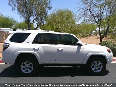 Used 2018 Toyota 4Runner SR5 Premium image 5