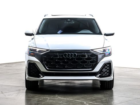 Used 2024 Audi Q8 Premium Plus image 4