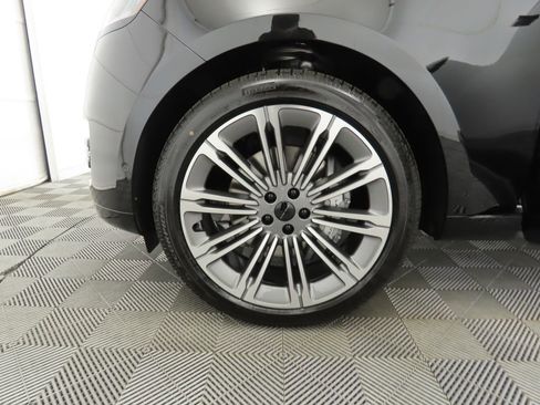 New 2026 Land Rover Range Rover SE image 30