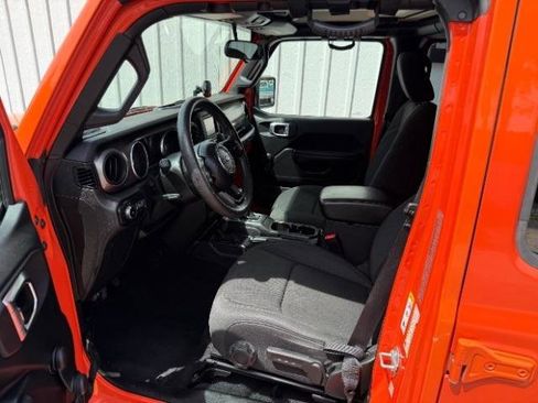 Used 2018 Jeep Wrangler Unlimited Sport image 19