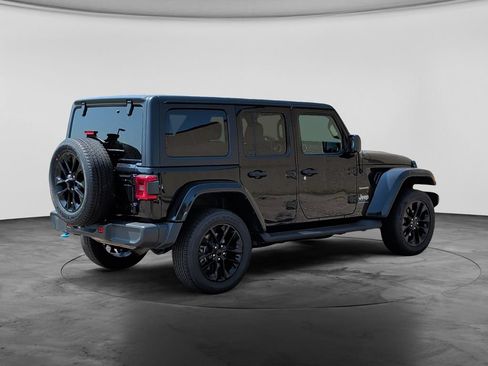 Used 2023 Jeep Wrangler Unlimited Sahara w/ Cold Weather Group AWD/4WD image 7