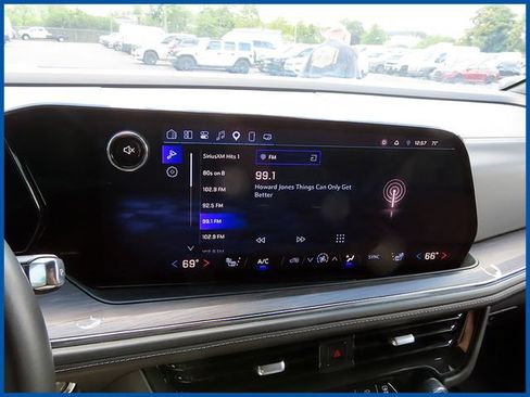 Used 2025 Chevrolet Suburban LT AWD/4WD image 18