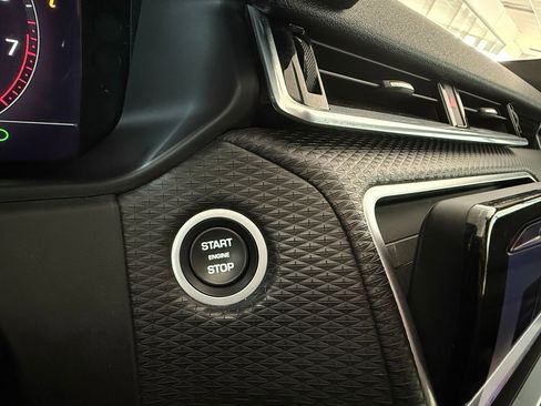 Used 2019 Land Rover Range Rover Velar S image 24