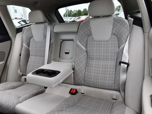 Used 2022 Volvo XC60 B5 Momentum AWD/4WD image 22