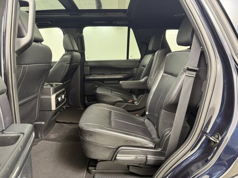 Used 2021 Ford Expedition XLT image 18