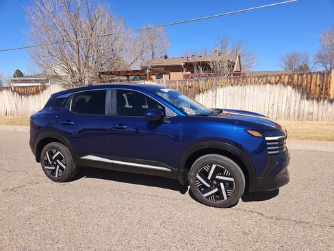 Used 2025 Nissan Kicks SV image 2