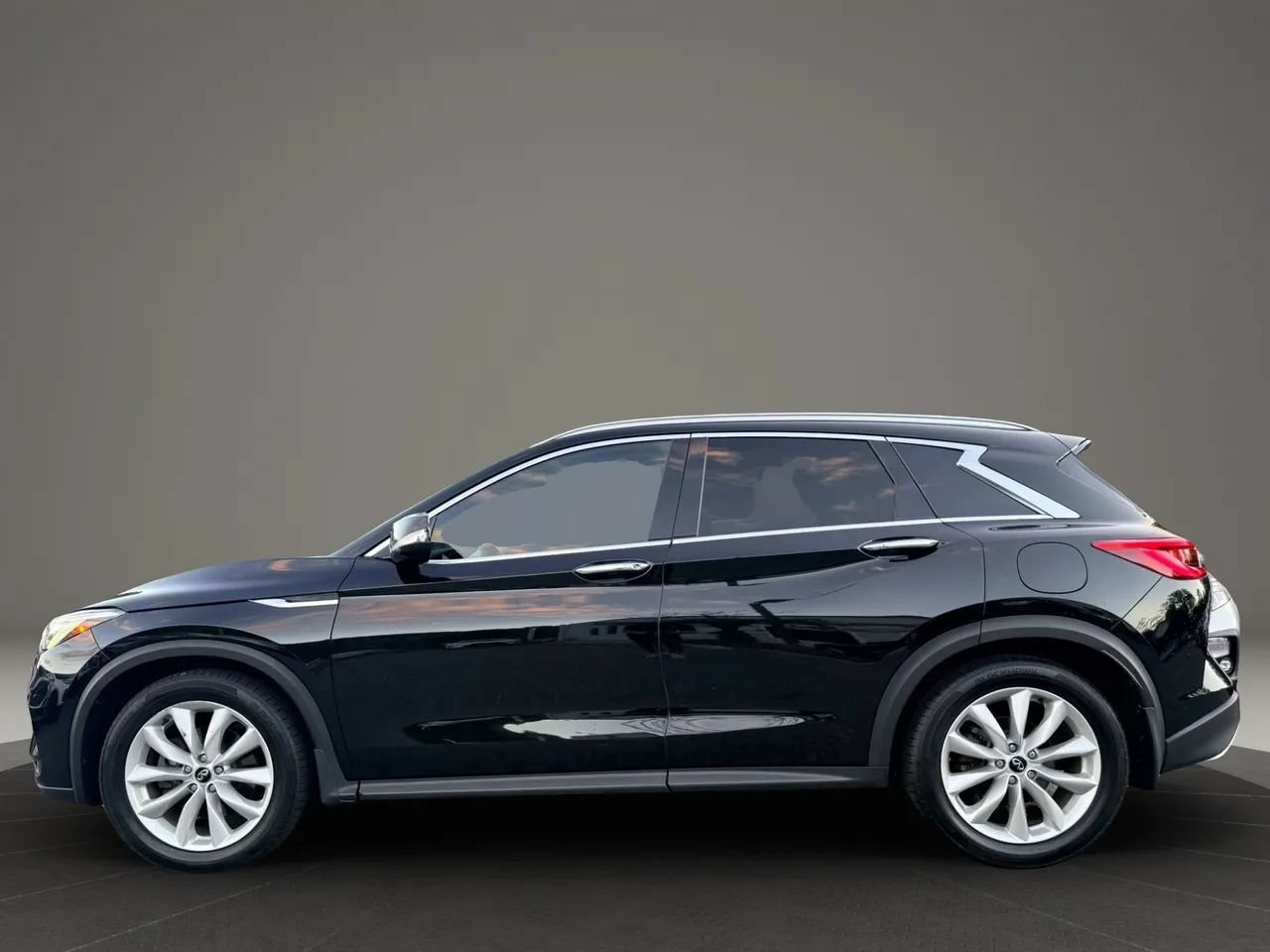 Used 2019 INFINITI QX50 Essential w/ Premium Heat Package AWD/4WD image 8