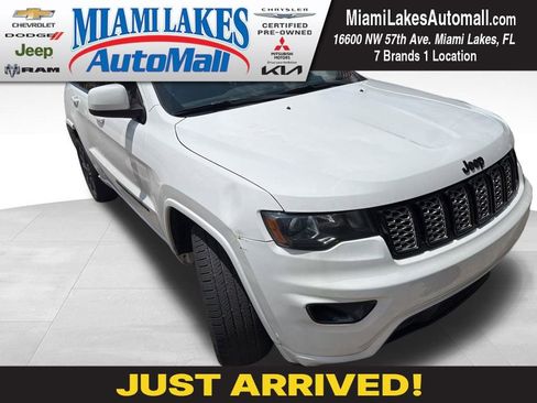 Used 2022 Jeep Grand Cherokee Laredo X RWD image 1