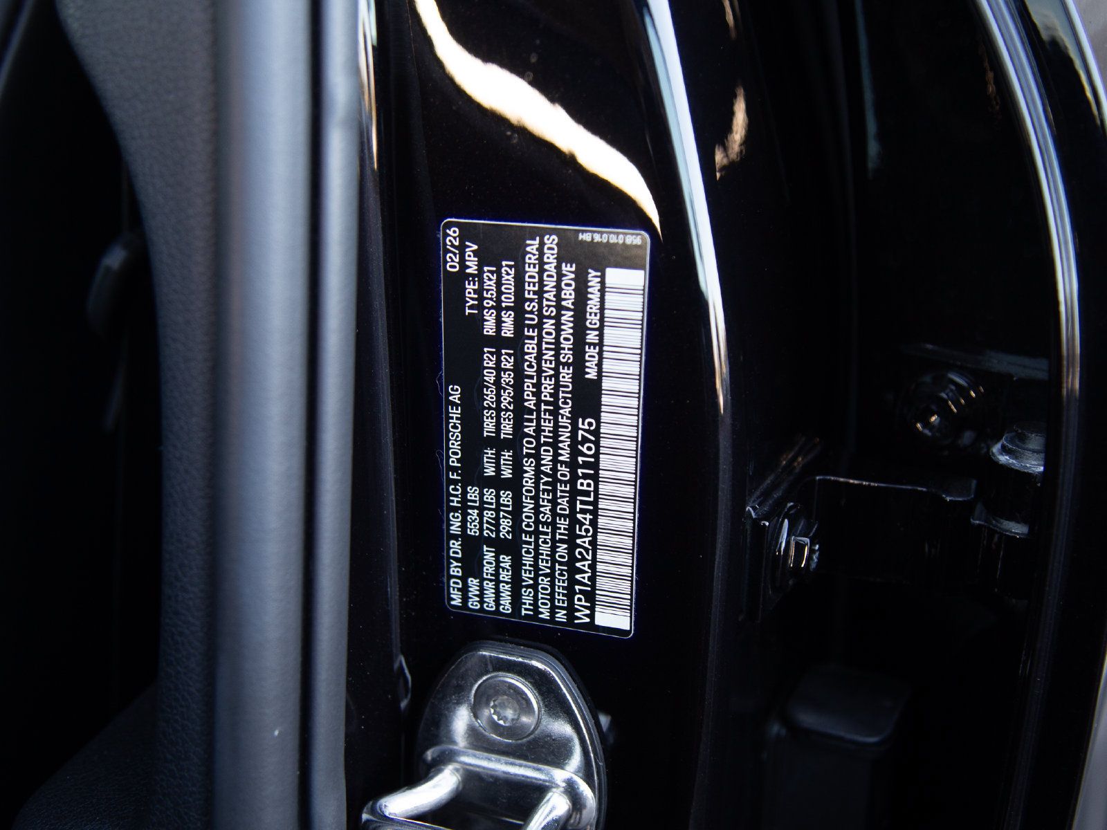 Certified 2026 Porsche Macan AWD/4WD image 18