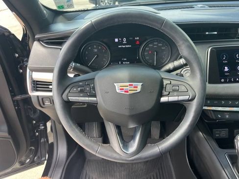 Used 2023 Cadillac XT4 Premium Luxury w/ Technology Package FWD image 18