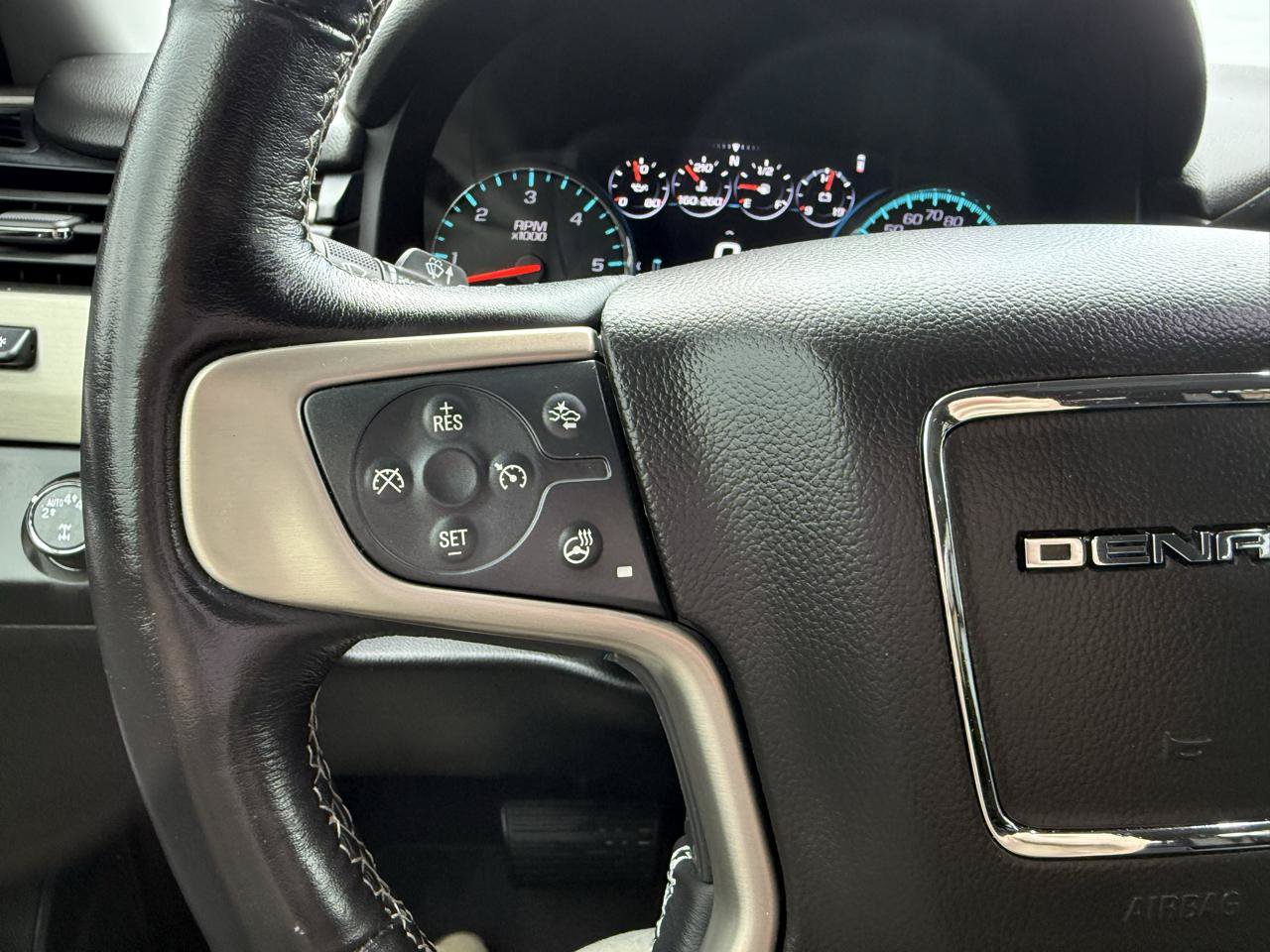 Used 2020 GMC Yukon XL Denali w/ Open Road Package AWD/4WD image 28