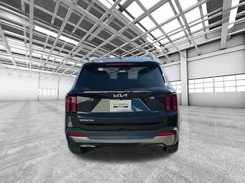 Certified 2025 Kia Sorento S image 4