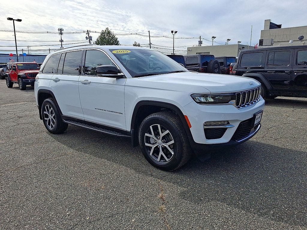 Used 2025 Jeep Grand Cherokee Limited w/ Trailer Tow Package AWD/4WD image 2