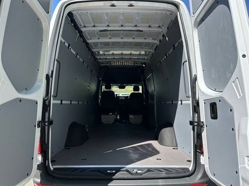 Used 2024 Mercedes-Benz Sprinter 2500 image 22