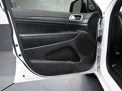 Used 2021 Jeep Grand Cherokee Laredo X RWD image 11