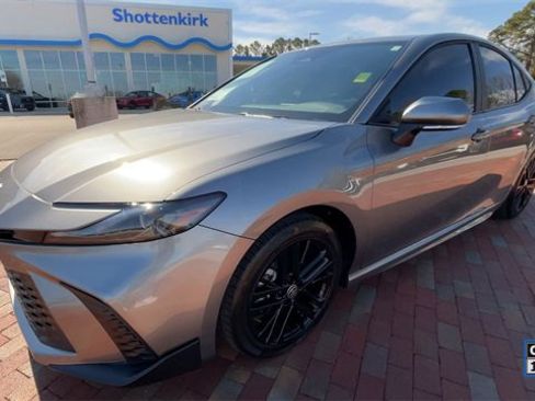 Used 2025 Toyota Camry SE image 5