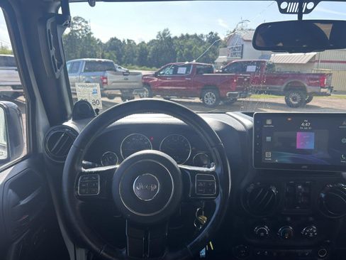 Used 2014 Jeep Wrangler Unlimited Sahara AWD/4WD image 30