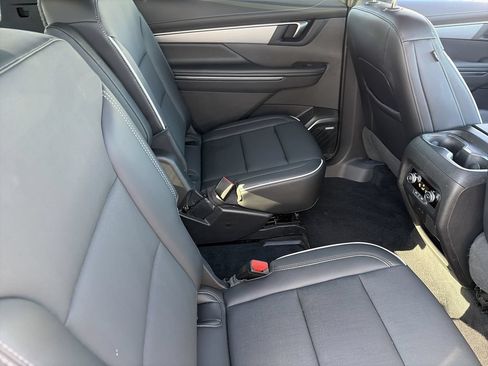 Used 2025 Buick Enclave Preferred w/ Power Package FWD image 12