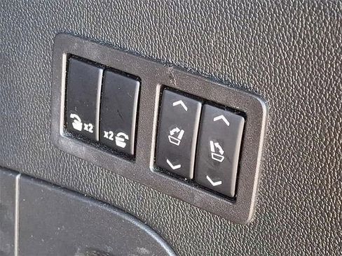 Used 2020 Cadillac Escalade Premium Luxury image 24