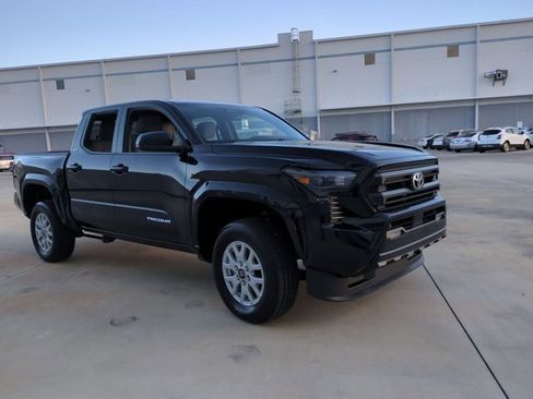 Certified 2025 Toyota Tacoma SR5 image 3