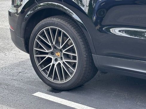 Used 2019 Porsche Cayenne AWD/4WD image 5