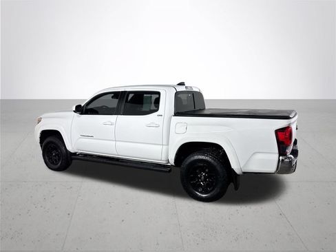 Used 2020 Toyota Tacoma SR5 AWD/4WD image 8